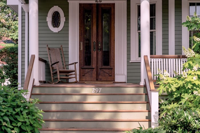 20 Cute And Cool Front Porch Décor Ideas